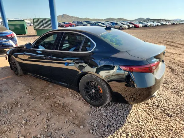 ZARFAEBN9J7583454 2018 ALFA ROMEO GIULIA - Image 2