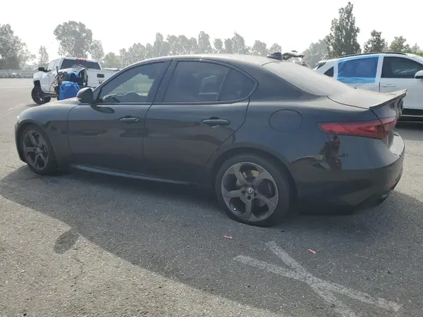 ZARFAEBN9J7583471 2018 ALFA ROMEO GIULIA - Image 2