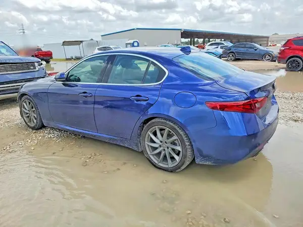 ZARFAEBN9J7583552 2018 ALFA ROMEO GIULIA - Image 2