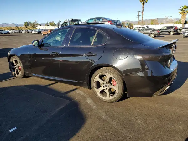 ZARFAEBNXH7535570 2017 ALFA ROMEO GIULIA - Image 2