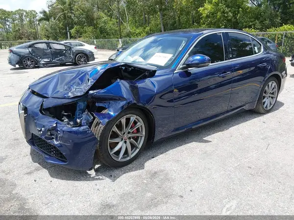 ZARFAEBNXH7548416 2017 ALFA ROMEO GIULIA - Image 2