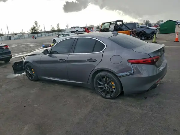 ZARFAEBNXH7550229 2017 ALFA ROMEO GIULIA - Image 2
