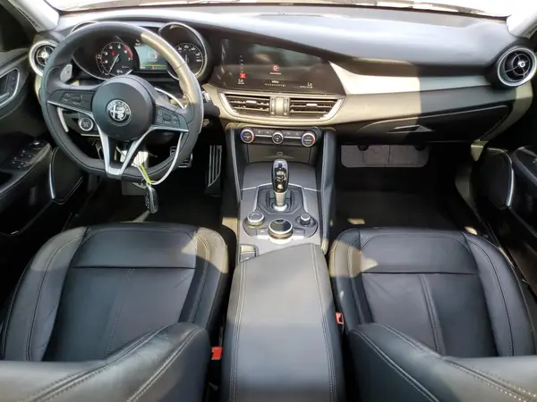 ZARFAEBNXH7551509 2017 ALFA ROMEO GIULIA - Image 8