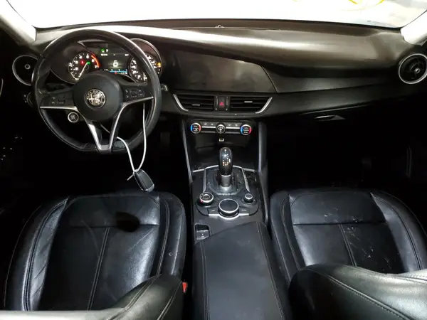 ZARFAEBNXH7562042 2017 ALFA ROMEO GIULIA - Image 8