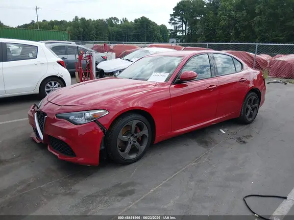ZARFAEBNXJ7565531 2018 ALFA ROMEO GIULIA - Image 2