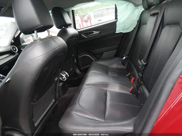 ZARFAEBNXJ7565531 2018 ALFA ROMEO GIULIA - Image 8