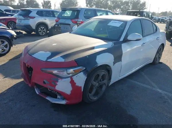 ZARFAEBNXJ7566002 2018 ALFA ROMEO GIULIA - Image 2