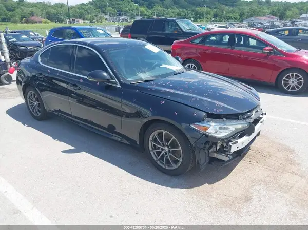 ZARFAEBNXJ7566808 2018 ALFA ROMEO GIULIA - Image 1