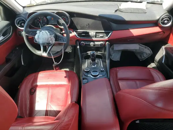 ZARFAEBNXJ7573385 2018 ALFA ROMEO GIULIA - Image 8
