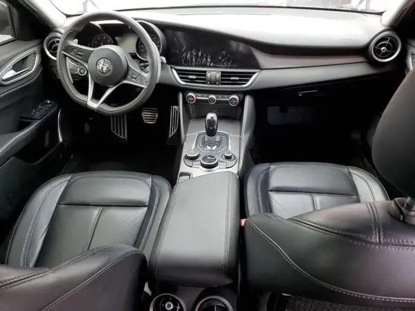 ZARFAEBNXJ7581812 2018 ALFA ROMEO GIULIA - Image 8