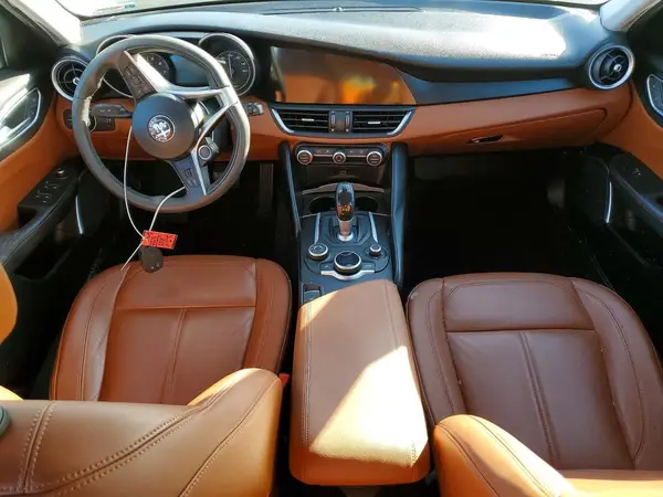 ZARFAEBNXJ7583804 2018 ALFA ROMEO GIULIA - Image 8