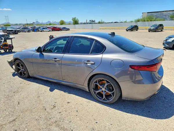 ZARFAECN0H7534409 2017 ALFA ROMEO GIULIA - Image 2