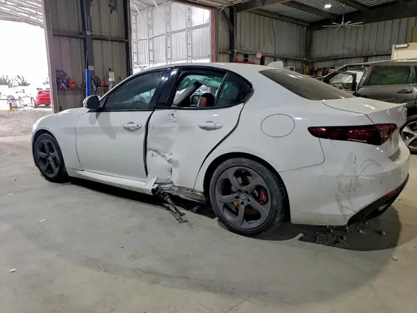 ZARFAECN0H7536323 2017 ALFA ROMEO GIULIA - Image 2