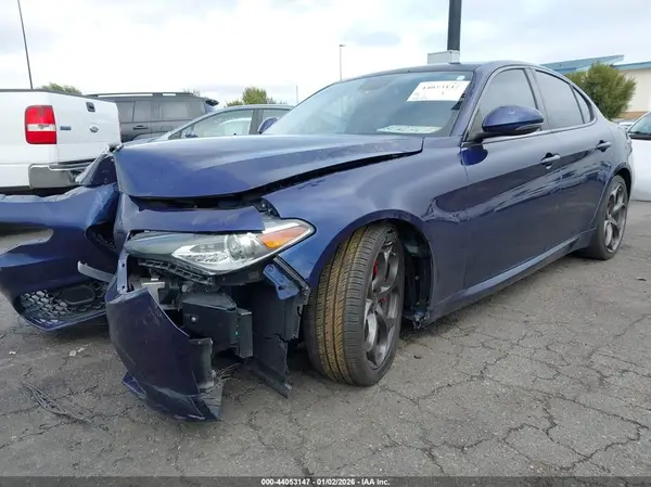 ZARFAECN0H7543627 2017 ALFA ROMEO GIULIA - Image 2
