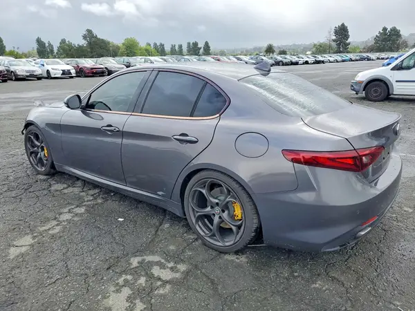 ZARFAECN0H7544860 2017 ALFA ROMEO GIULIA - Image 2