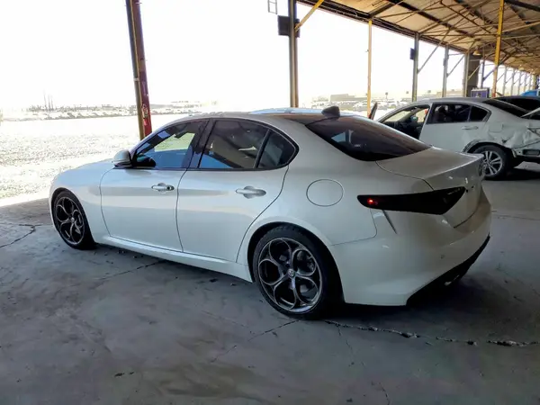 ZARFAECN0H7549248 2017 ALFA ROMEO GIULIA - Image 2