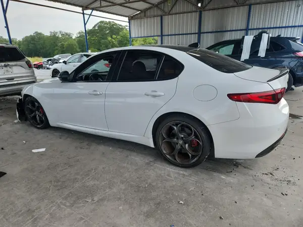 ZARFAECN0H7551274 2017 ALFA ROMEO GIULIA - Image 2