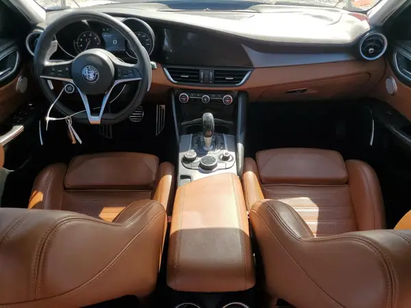 ZARFAECN0H7560394 2017 ALFA ROMEO GIULIA - Image 8