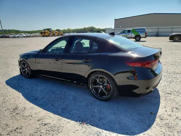 ZARFAECN0J7565990 2018 ALFA ROMEO GIULIA - Image 2