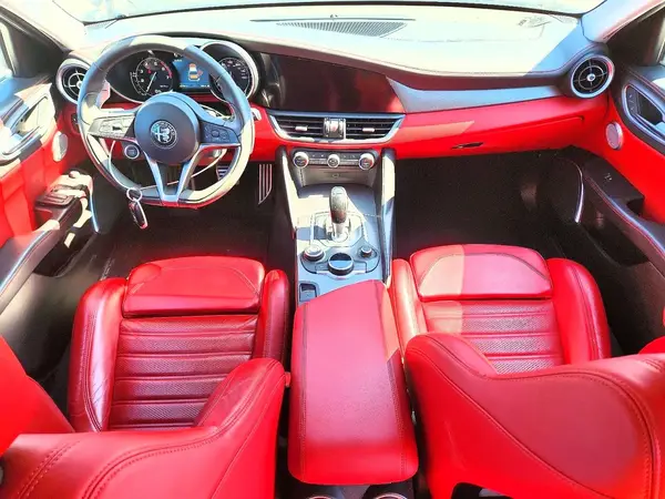 ZARFAECN0J7565990 2018 ALFA ROMEO GIULIA - Image 8