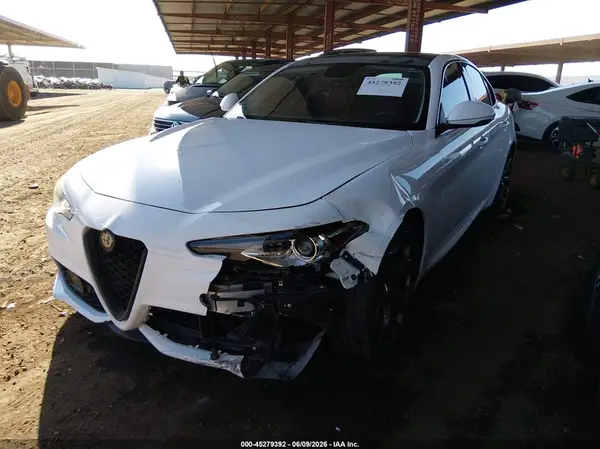 ZARFAECN0J7567920 2018 ALFA ROMEO GIULIA - Image 2