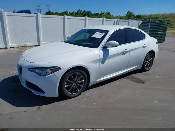 ZARFAECN0J7576312 2018 ALFA ROMEO GIULIA - Image 2
