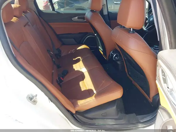 ZARFAECN0J7576312 2018 ALFA ROMEO GIULIA - Image 8
