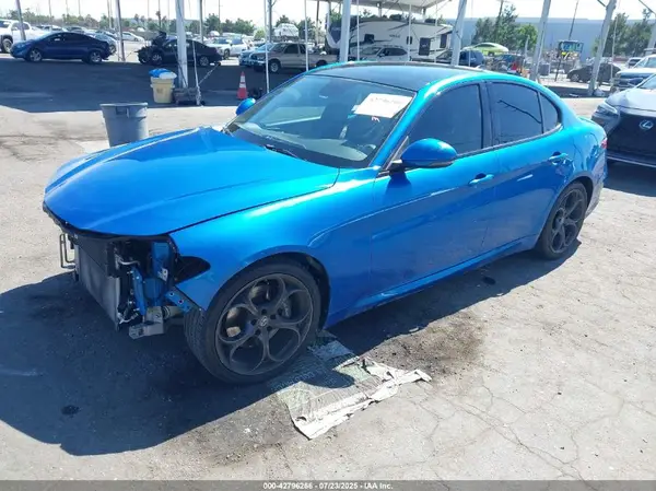 ZARFAECN0J7577007 2018 ALFA ROMEO GIULIA - Image 2