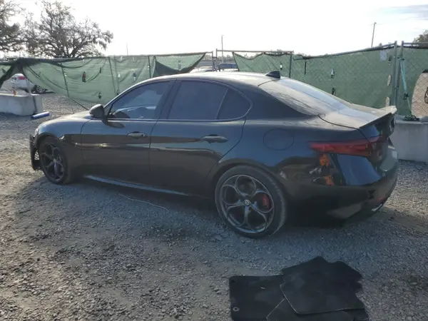 ZARFAECN0J7577749 2018 ALFA ROMEO GIULIA - Image 2