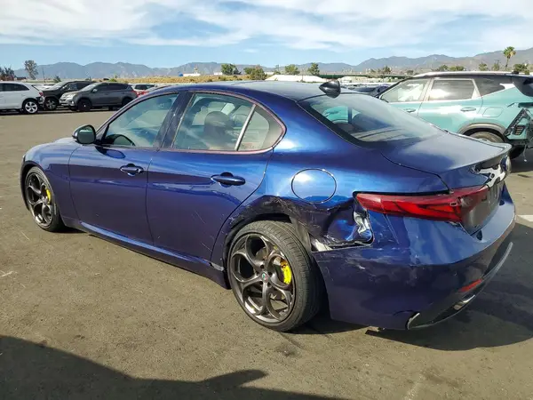 ZARFAECN0J7588122 2018 ALFA ROMEO GIULIA - Image 2