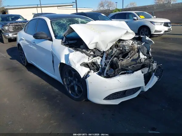 ZARFAECN0J7595698 2018 ALFA ROMEO GIULIA - Image 1