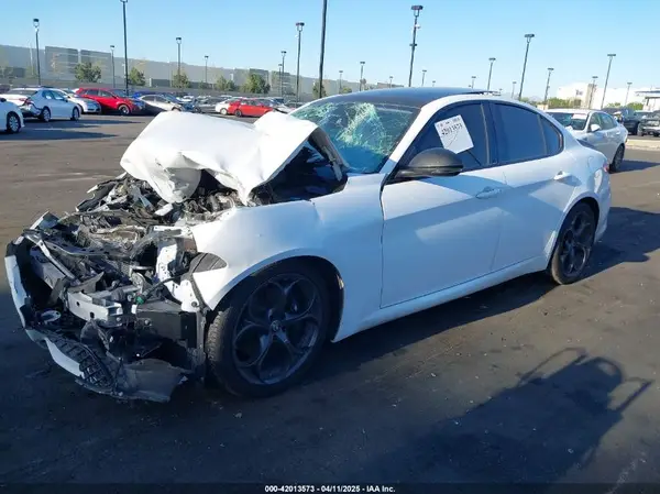 ZARFAECN0J7595698 2018 ALFA ROMEO GIULIA - Image 2
