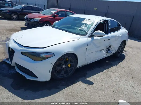 ZARFAECN0J7595927 2018 ALFA ROMEO GIULIA - Image 2