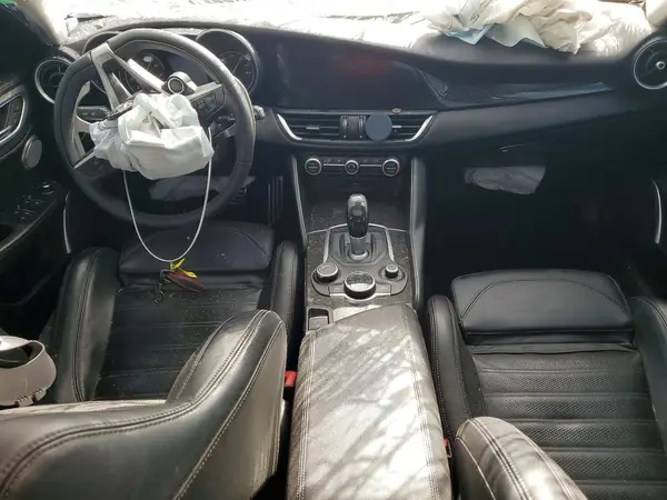 ZARFAECN0J7597354 2018 ALFA ROMEO GIULIA - Image 8