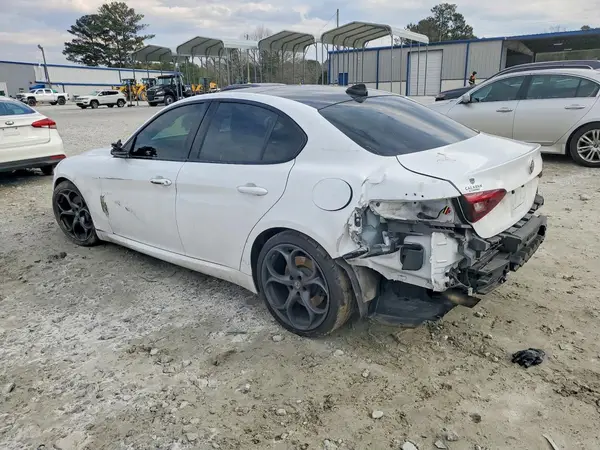 ZARFAECN0J7598388 2018 ALFA ROMEO GIULIA - Image 2