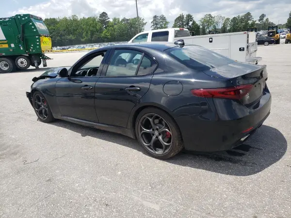 ZARFAECN1H7533852 2017 ALFA ROMEO GIULIA - Image 2