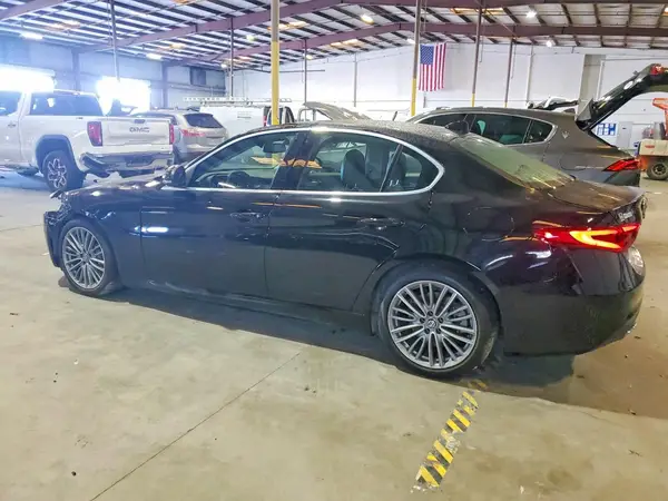 ZARFAECN1H7536315 2017 ALFA ROMEO GIULIA - Image 2