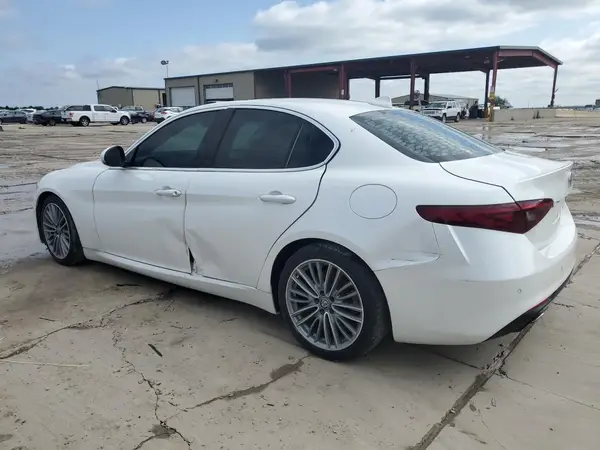 ZARFAECN1H7551994 2017 ALFA ROMEO GIULIA - Image 2