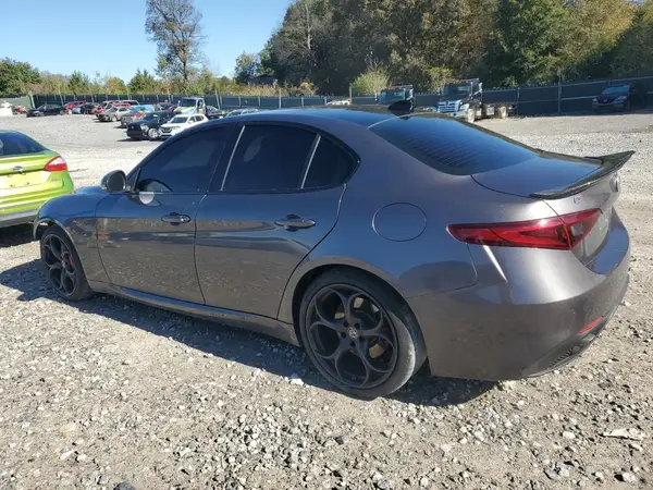 ZARFAECN1H7554569 2017 ALFA ROMEO GIULIA - Image 2