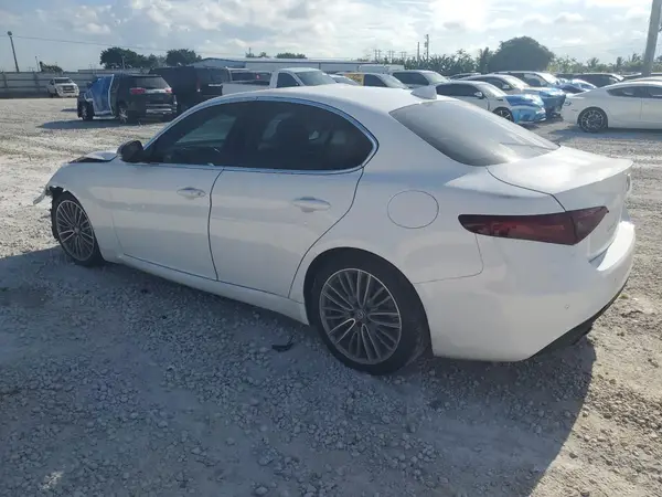 ZARFAECN1H7556421 2017 ALFA ROMEO GIULIA - Image 2