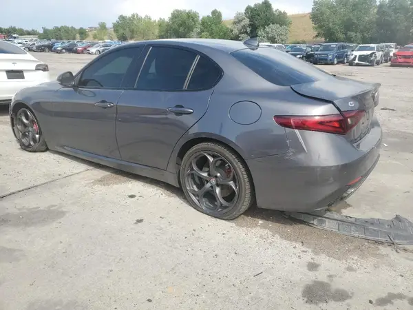 ZARFAECN1H7557360 2017 ALFA ROMEO GIULIA - Image 2