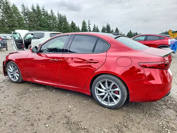 ZARFAECN1H7560825 2017 ALFA ROMEO GIULIA - Image 2