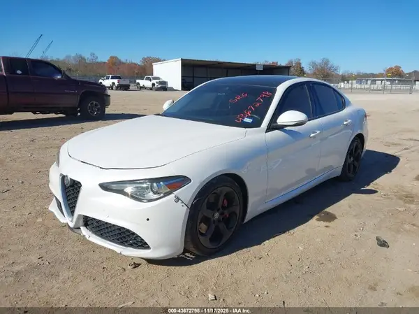 ZARFAECN1H7561926 2017 ALFA ROMEO GIULIA - Image 2