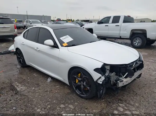 ZARFAECN1J7566095 2018 ALFA ROMEO GIULIA - Image 1
