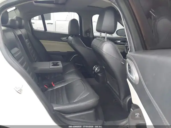 ZARFAECN1J7566095 2018 ALFA ROMEO GIULIA - Image 8