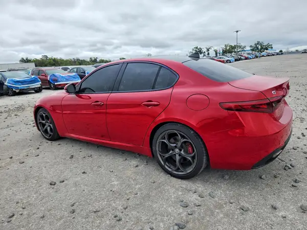 ZARFAECN1J7572057 2018 ALFA ROMEO GIULIA - Image 2
