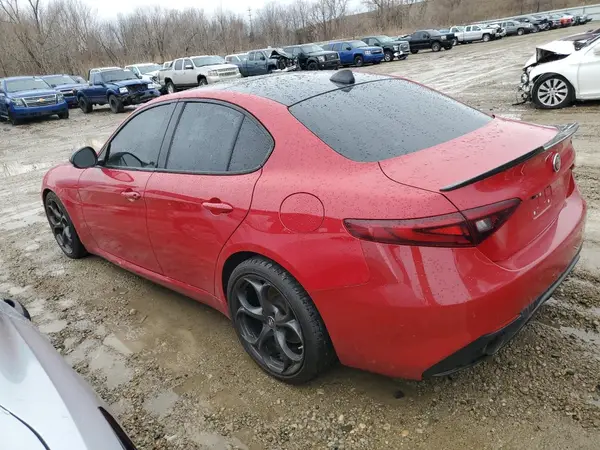 ZARFAECN1J7588811 2018 ALFA ROMEO GIULIA - Image 2