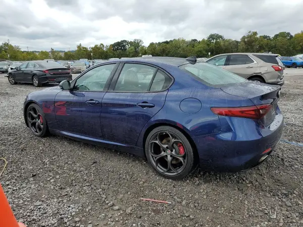 ZARFAECN1J7589893 2018 ALFA ROMEO GIULIA - Image 2