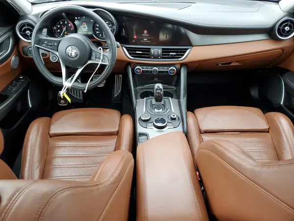 ZARFAECN1J7589893 2018 ALFA ROMEO GIULIA - Image 8
