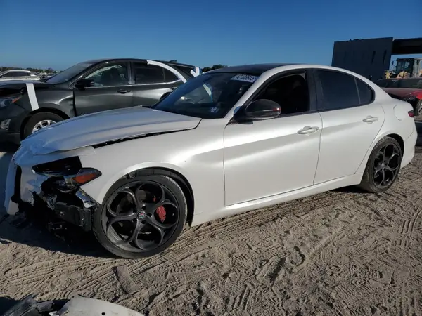ZARFAECN1J7590686 2018 ALFA ROMEO GIULIA - Image 1